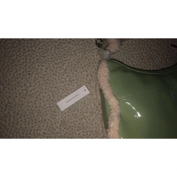 💕❤️😍MAKE AN OFFER! NWT TOPSHOP SEAGREEN FUR CHAIN BAG😍💕 - Picture 4 of 4